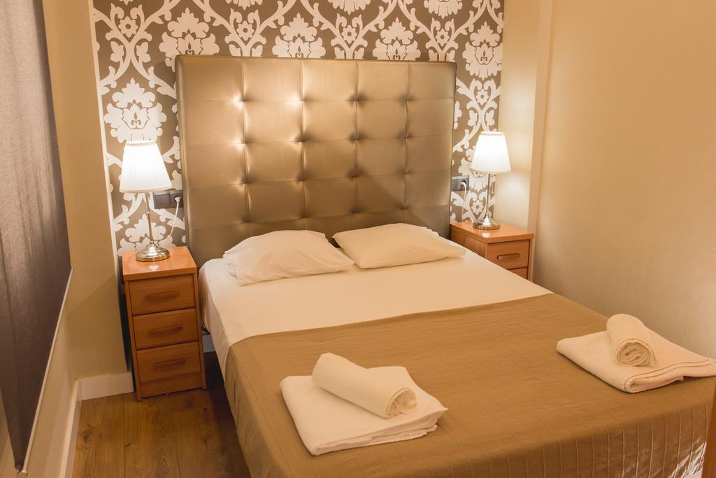 Ab Apartamentos Trinidad Малага Номер фото